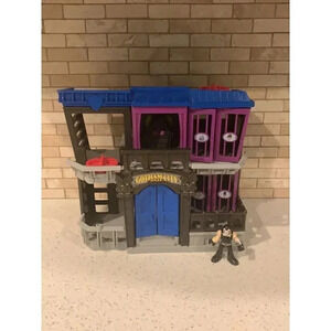 Gotham City Jail with‎ bane figurine bk